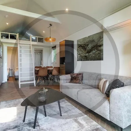 Tiny House 10 Met Hottub 度假居 *
