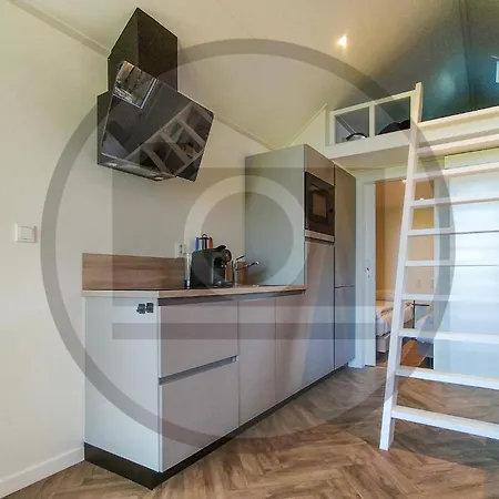 Tiny House 10 Met Hottub 度假居 *