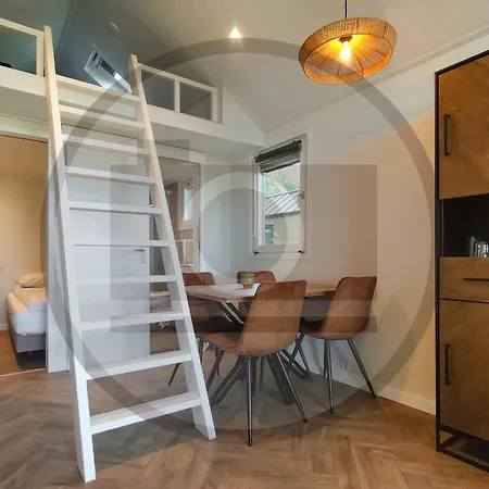 Tiny House 10 Met Hottub